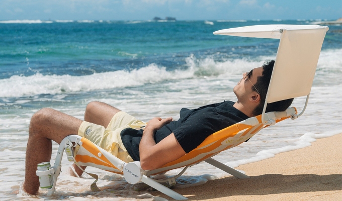 Best shampoo for thinning hair: A man lounges in the Sunflow Beach Bundle chair