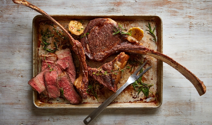 best steak cuts for grilling: tomahawk
