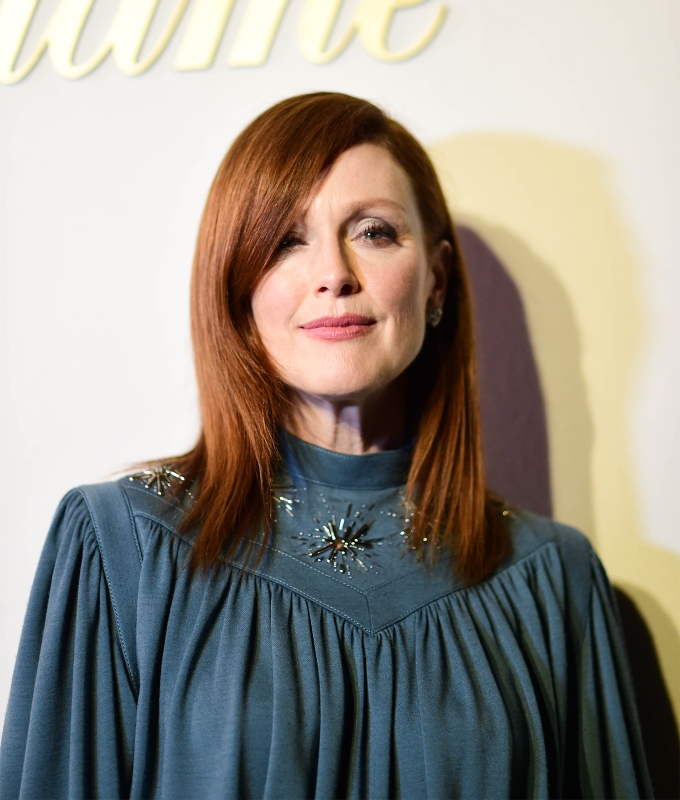 haircuts for oval faces: lob with side bangs on julianne moore