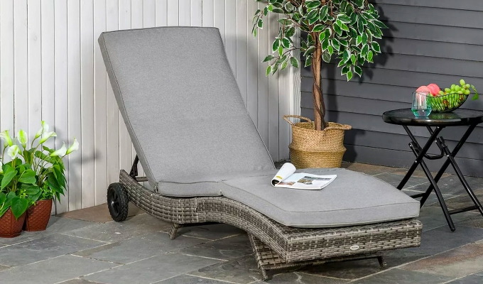 last minute fathers day gifts Outsunny Patio Wicker Lounge Chair